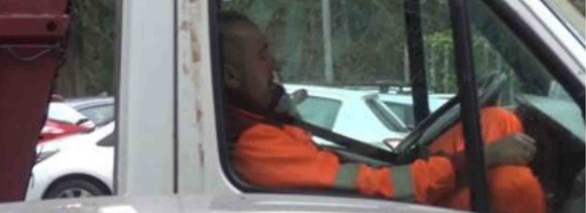 Dipendente Ama dorme nel furgone