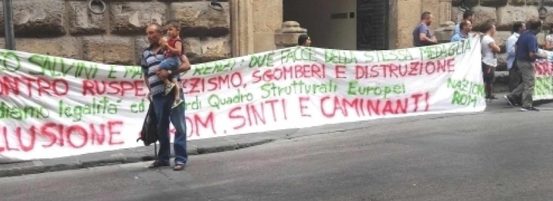 Rom scendono in piazza: "Vogliamo un aiuto economico"