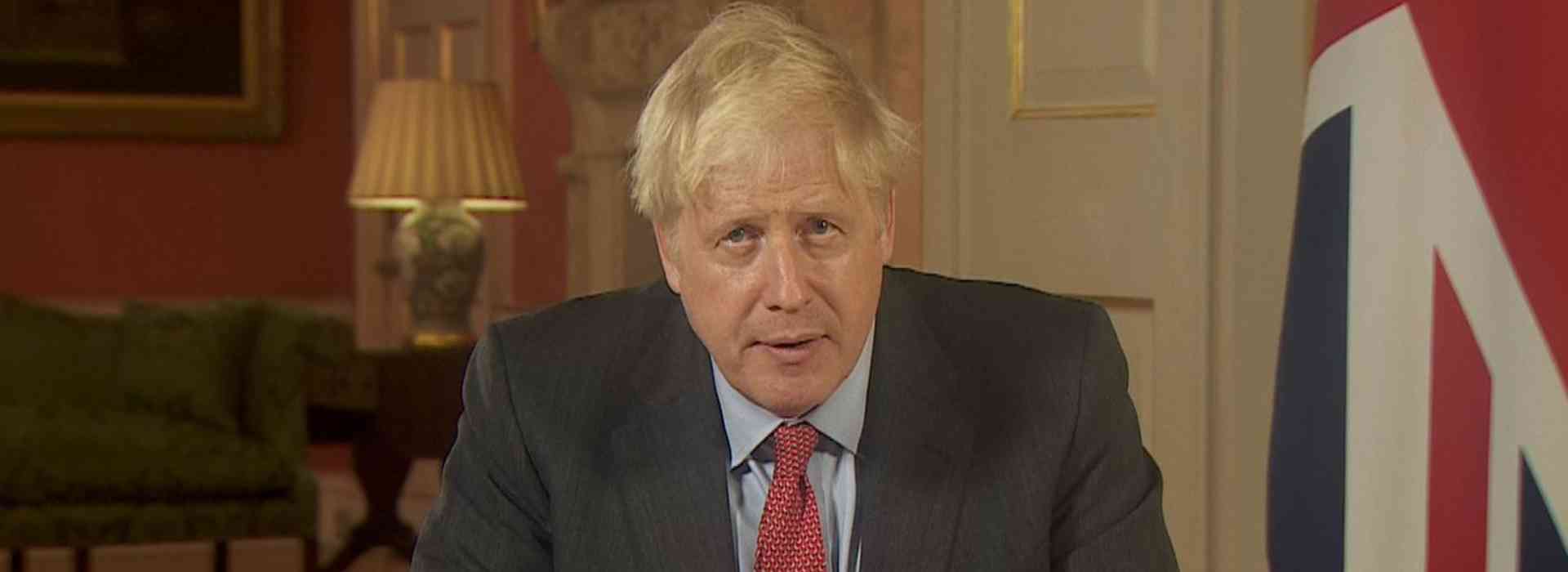Il primo ministro inglese, Boris Johnson, parla alla tv