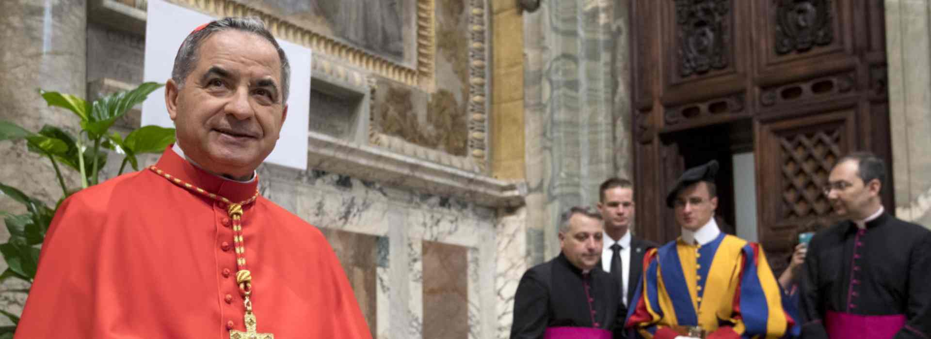 Il cardinale Becciu è al centro di un'inchiesta che lo vede protagonista di attività torbide effettuate durante la sua attività