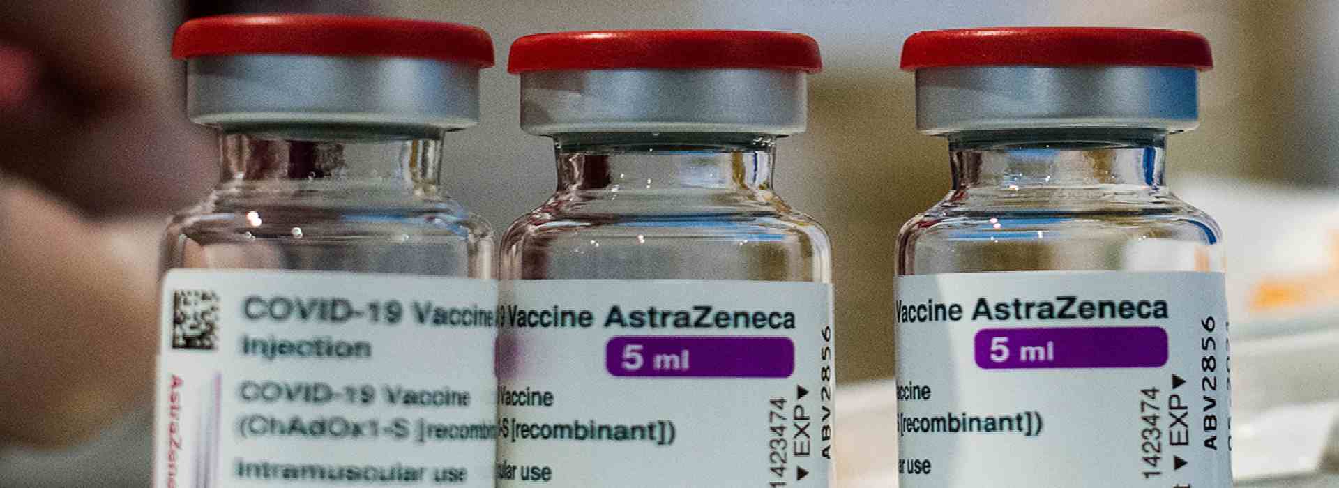 AstraZeneca: il vaccino ritirato in 17 Paesi per casi di trombosi