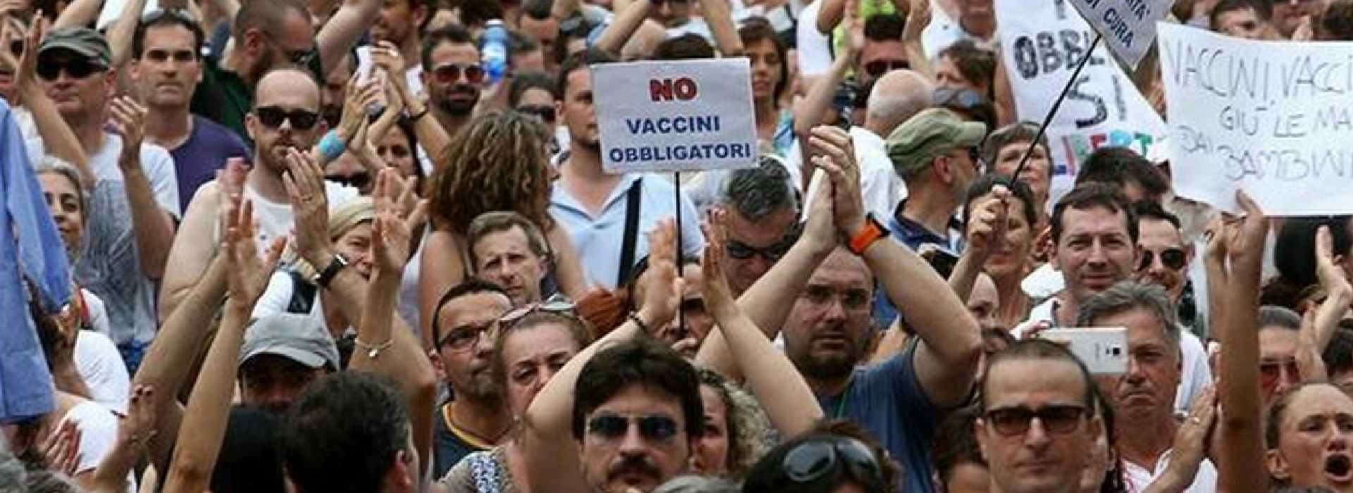 Dall'Abruzzo al Friuli per partecipare a manifestazione No-vax: medico positivo