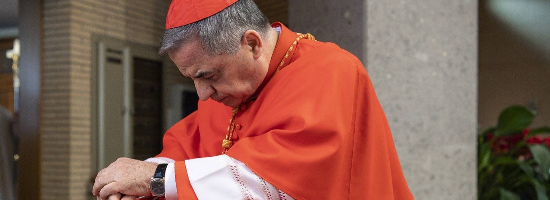 Soldi dello Ior e della Cei ai familiari del cardinale Angelo Becciu: perquisizioni a Roma e Sardegna