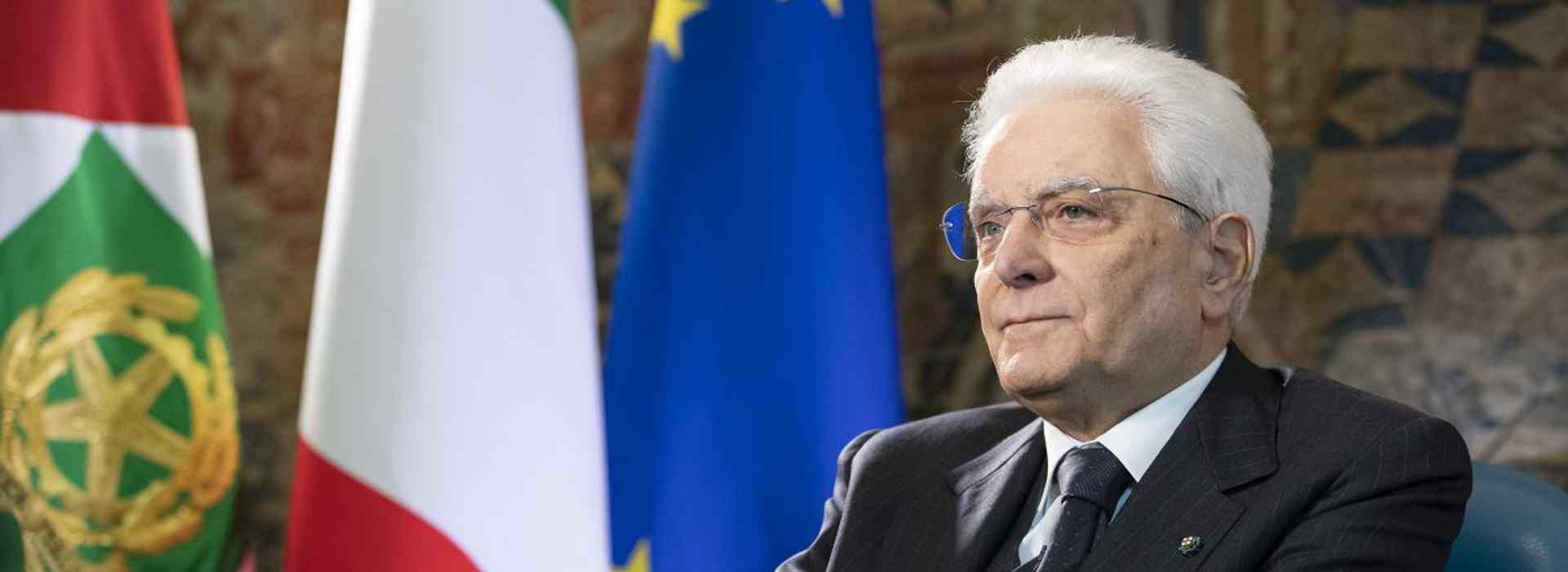 Il presidente della Repubblica Mattarella si taglia lo stipendio. Percepirà la pensione da professore di 179mila euro