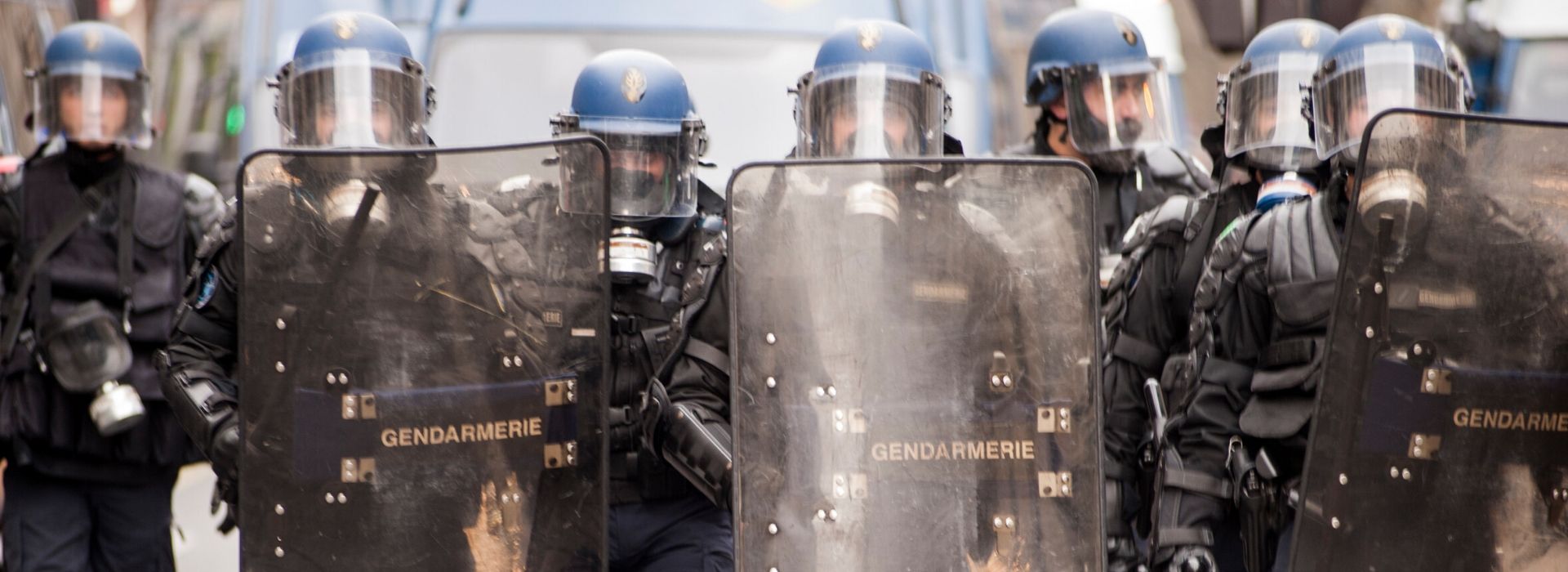 Covid, tra repressione e abusi della polizia. Multe e arresti in Italia