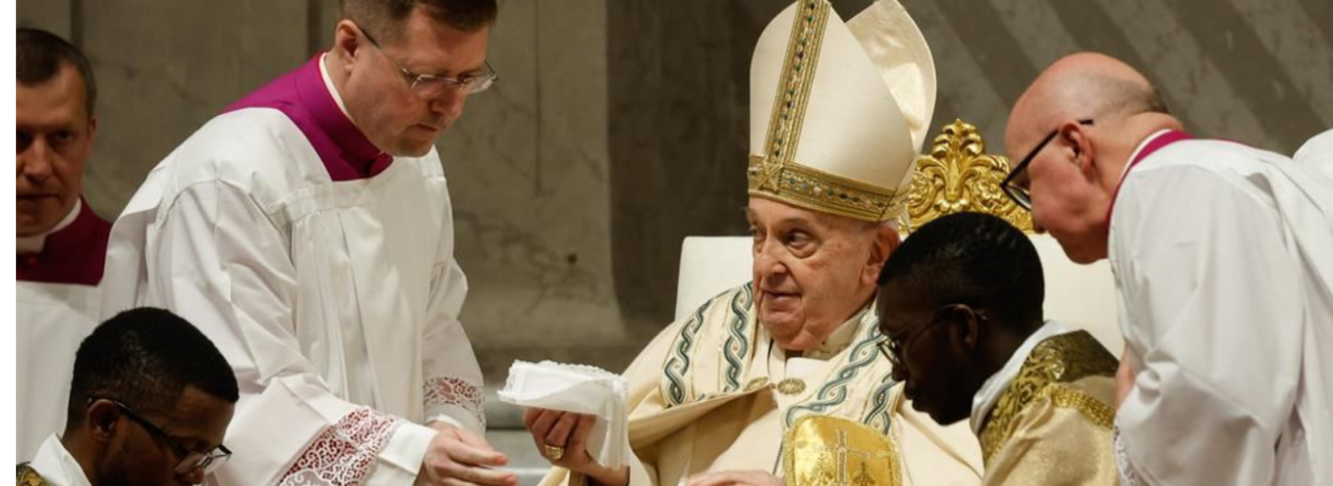 Il Trionfo della Luce: Papa Francesco Celebra la Veglia Pasquale nella Basilica di San Pietro