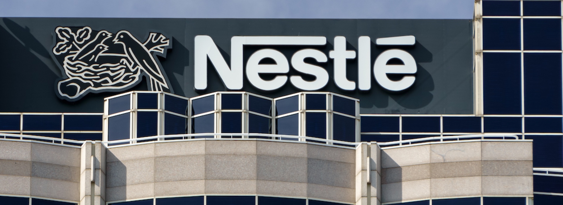 Nestlé sotto accusa: aggiunta di zucchero nei cereali e nel latte per bambini nei paesi in via di sviluppo